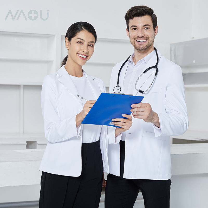 In vendita Uniformi da medico  - Medical Lab Center recensione e prezzo